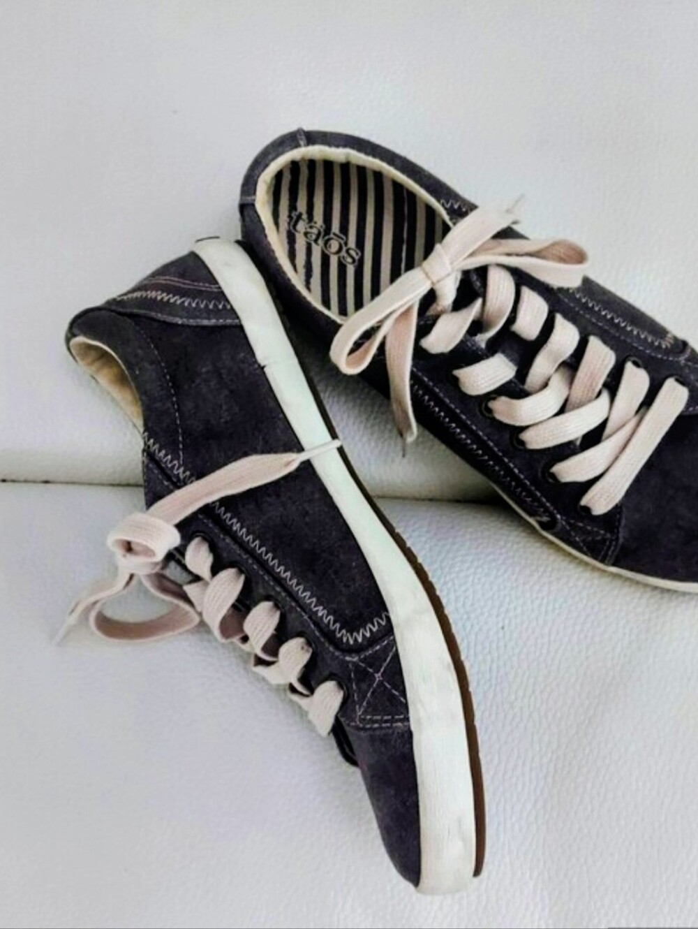 Taos Footwaer Stars Lace Up Sneakers Side Zipper Grey and White Size 38/ 7.5